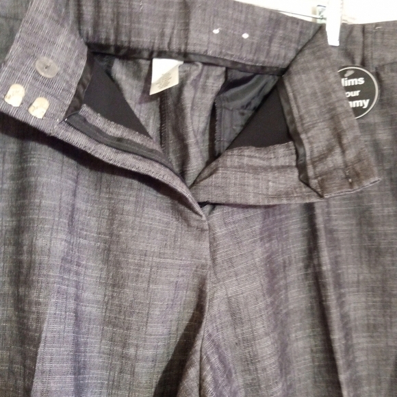 Woman cropped dressy Capri pants with button detail women size 22 NWT - Picture 6 of 10